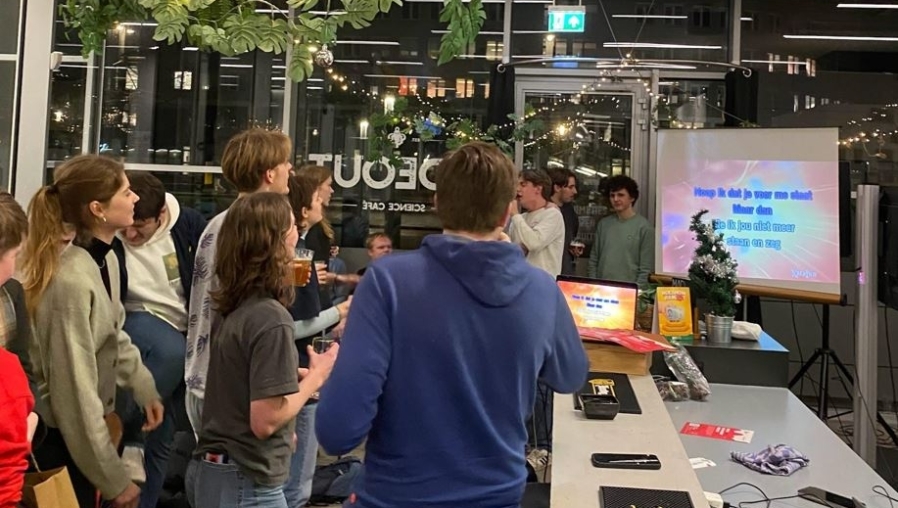 Softijs, pubquiz, hideout, karaoke