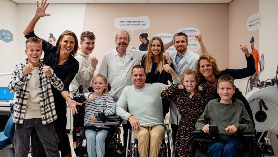 Ziekenhuis, kinderen, volwassenen, juichen