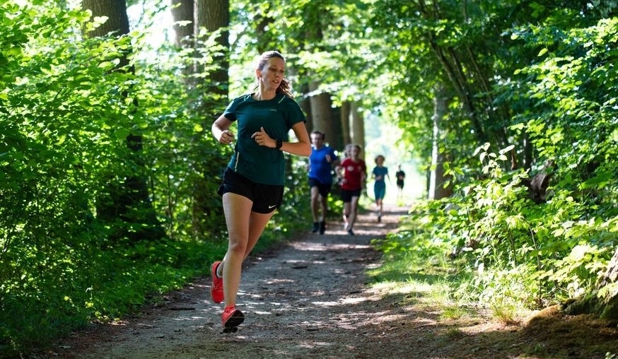 hardlopers in het bos