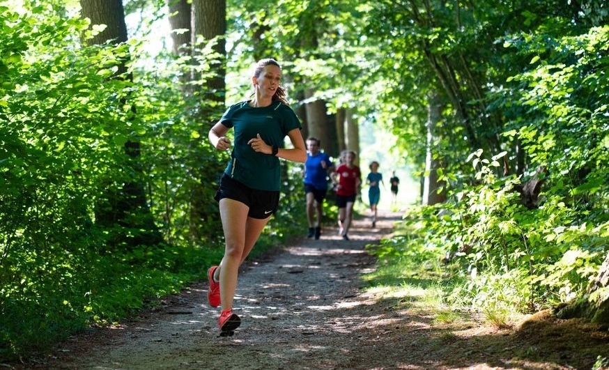 hardlopers in het bos