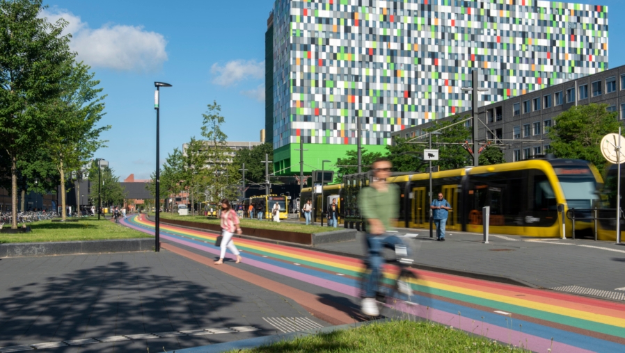 Tram, utrecht science park, regenboogfietspad