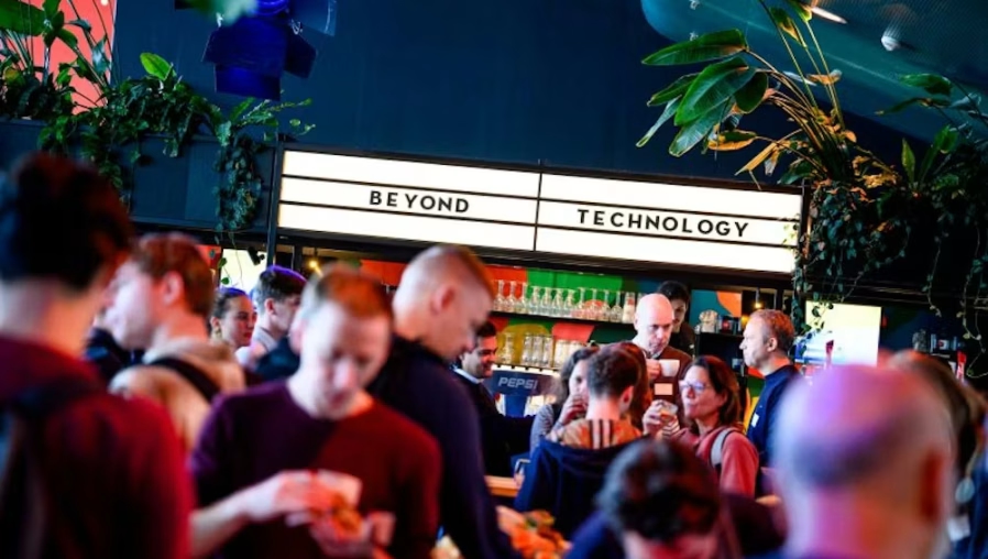 https___www.hu.nl_-_media_hu_afbeeldingen_evenementen_afbeelding-utrecht-ai-event